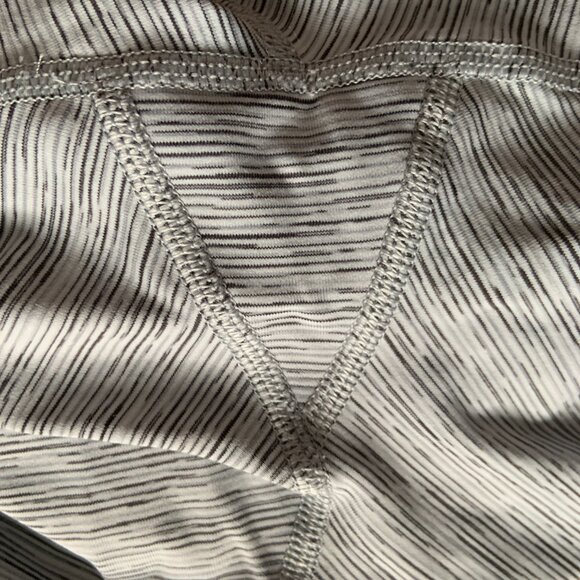 Women's Lululemon Train Times Crop Wee Are From Space Grey Gray White Size 4 - Picture 12 of 12
